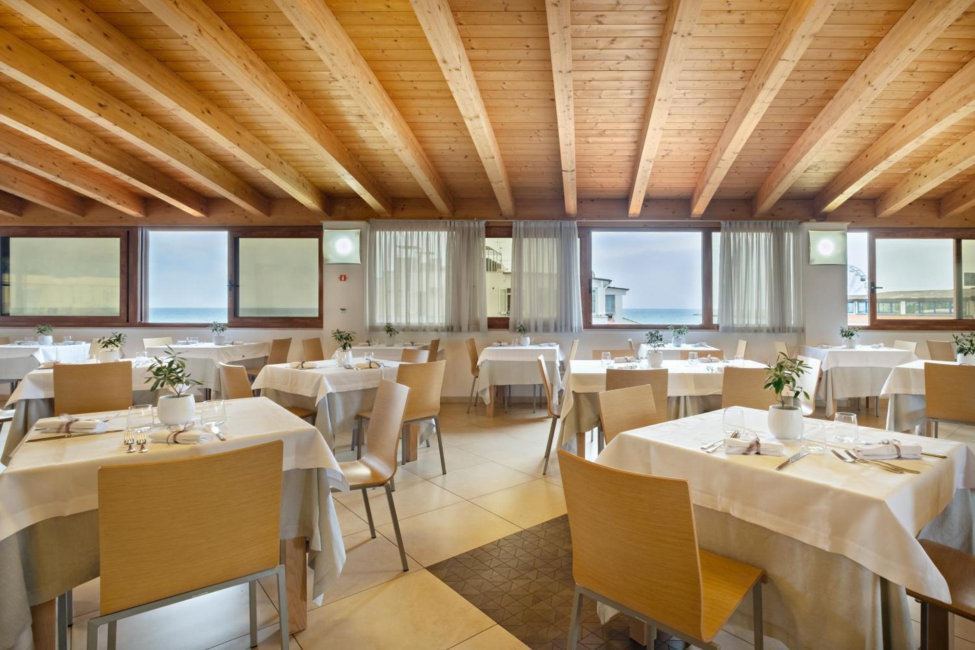 Marc Hotel Вьесте Экстерьер фото